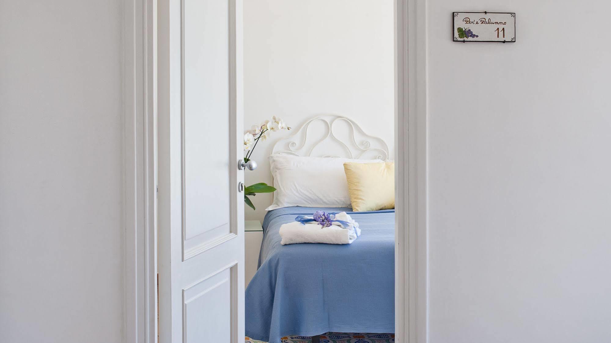 Albergo 'La Vigna' โปรชิดา ภายนอก รูปภาพ